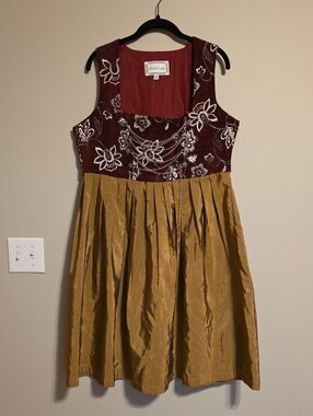 dirndl.com Burgundy & Gold Traditional German Oktoberfest Dirndl Dress Sz 46